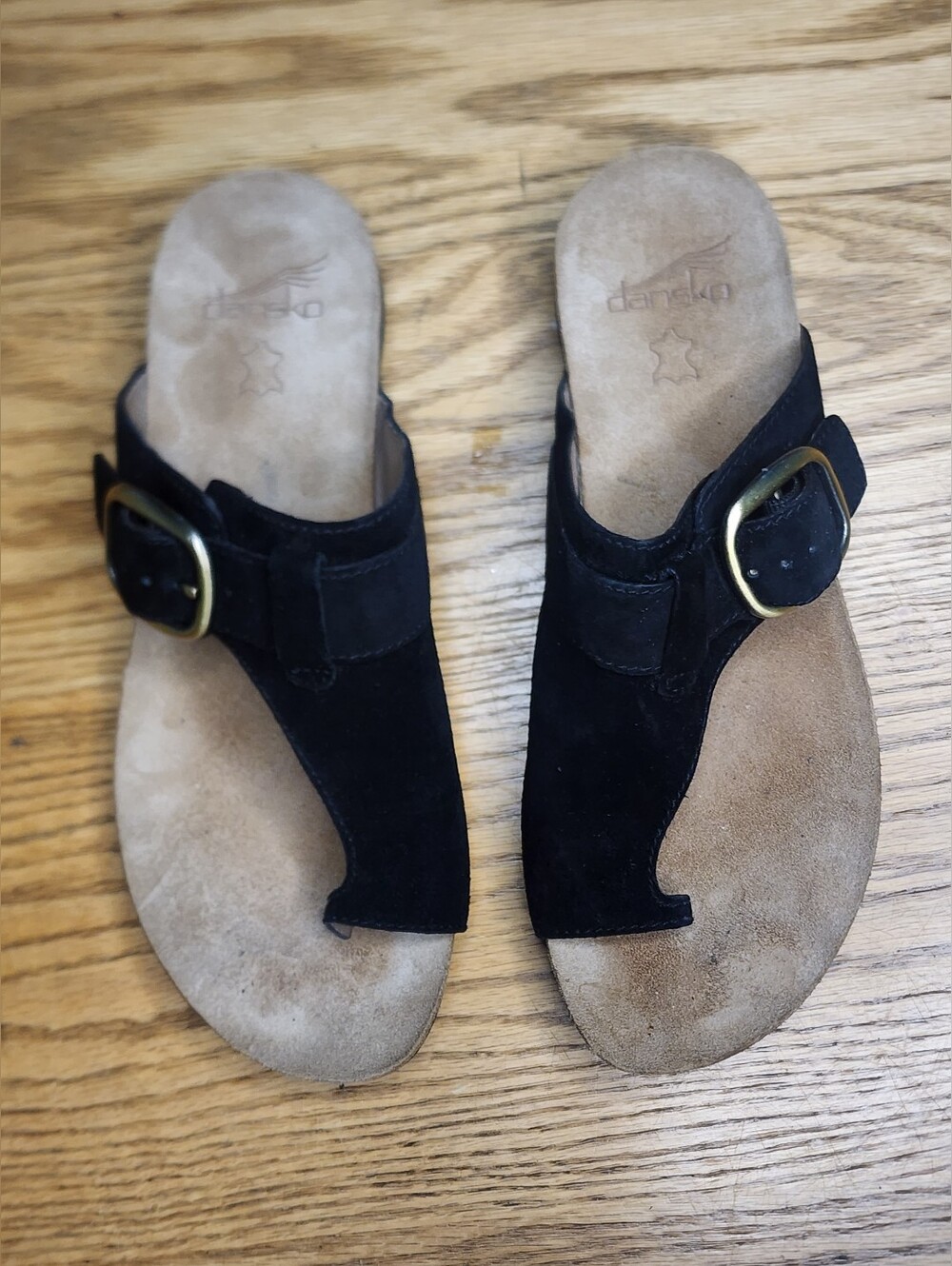 Dansko Rylee Sandals Black Suede Straps Metallic Buckle Size 39 Like New - Picture 3 of 9